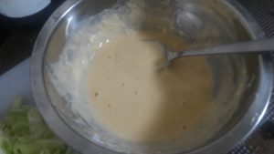 小麦粉と卵と水で溶いた状態