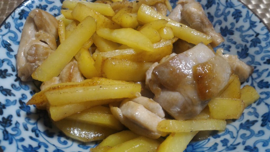 鶏モモ肉とジャガイモの炒め物